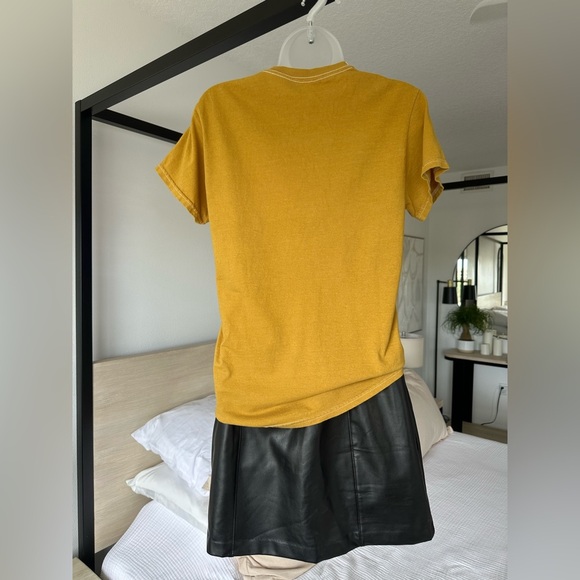 Def Leppard Oversized Grunge Band Tee T-Shirt in Mustard Yellow - Picture 5 of 8